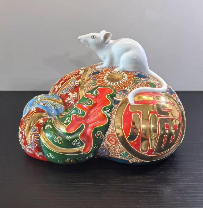 Kutani Ware · Auspicious White Mouse Ornament Hover Image
